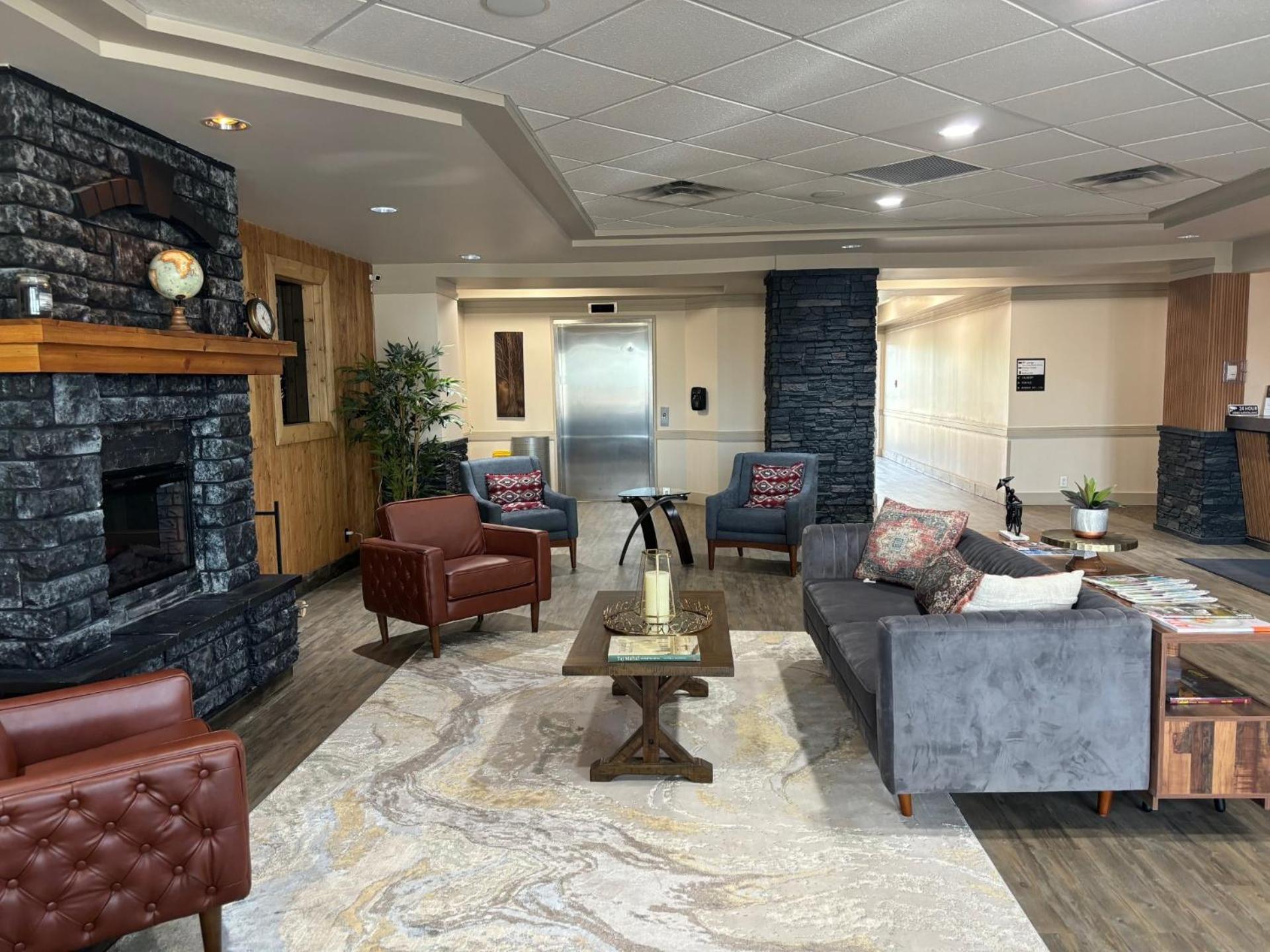 Ramada By Wyndham Estevan Экстерьер фото