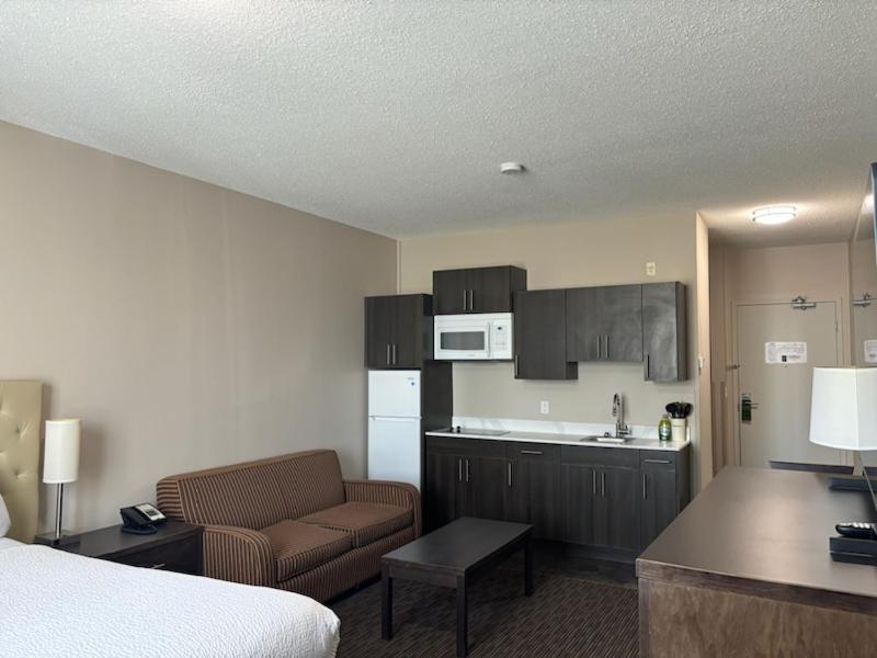 Ramada By Wyndham Estevan Экстерьер фото